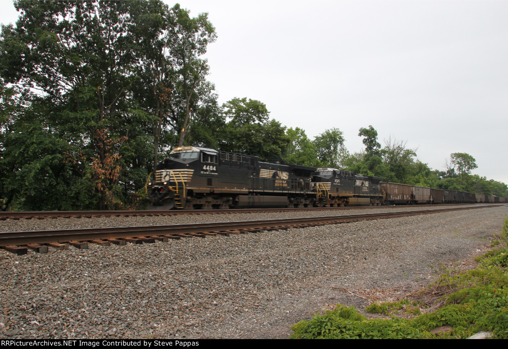 NS 4484 takes train 570 West with coal empties